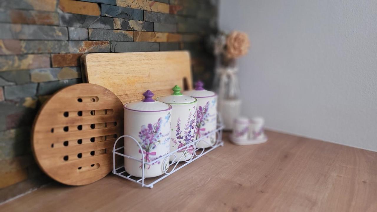 Otilia Apartment *