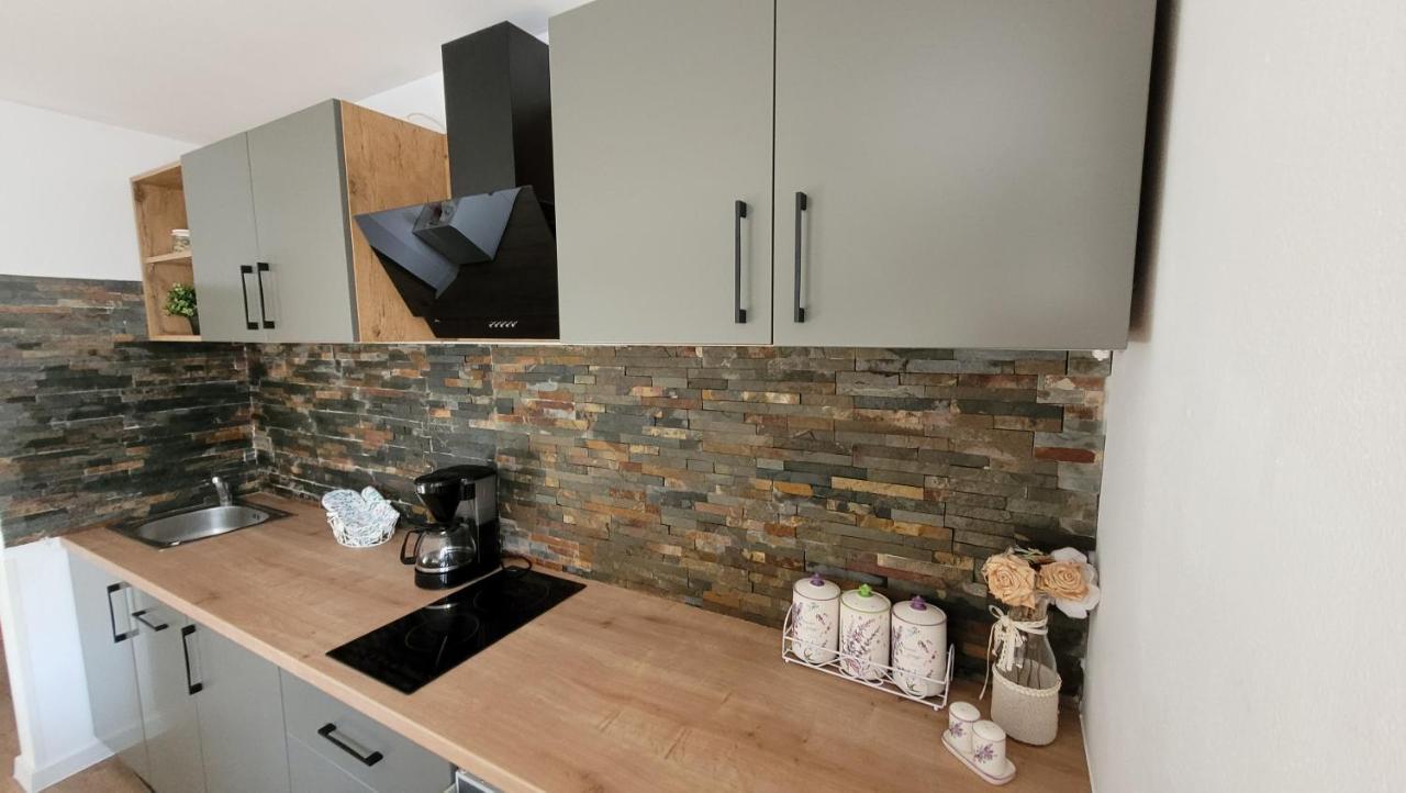Otilia Apartment *